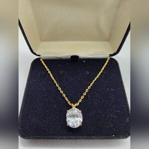 Elegant Gold Necklace with Clear Pendant